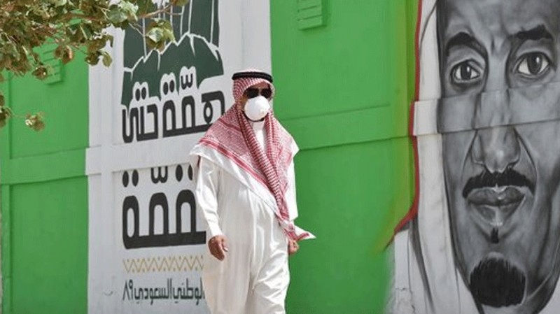 कोरोना: सऊदी अरब पर भी मंडराया आर्थिक संकट, कई वस्तुओं पर तीन गुना किया टैक्स