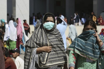 पाकिस्तान में कोरोना से 834 लोगों की मौत, फिर भी घरेलु उड़ानें चालू