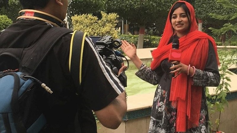 Pakistan's first Sikh woman journalist Manmeet Kaur to receive award in Britain