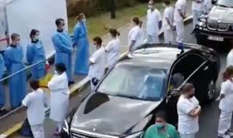 VIDEO: When PM of Belgium reached hospital, health workers did this work