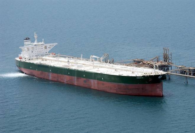 अमेरिकी प्रतिबंधों के बावजूद नहीं माना ईरान, वेनेज़ुएला पहुंचाए तेल टैंकर