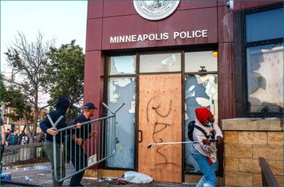 Rioters set fire to third police precinct in Minneapolis