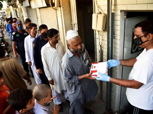 पाकिस्तान में कोरोना संक्रमितों की संख्या 67 हज़ार पार, मौतों का आंकड़ा 1400 के करीब