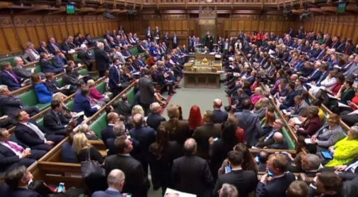 ब्रिटिश महिला सांसदों ने किया बड़ा एलान, संसद को लगा तगड़ा झटका, वजह उड़ा देगी होश