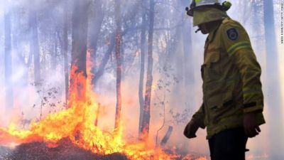 ऑस्ट्रेलिया के जंगल में भड़की आग,  अब तक तीन की मौत