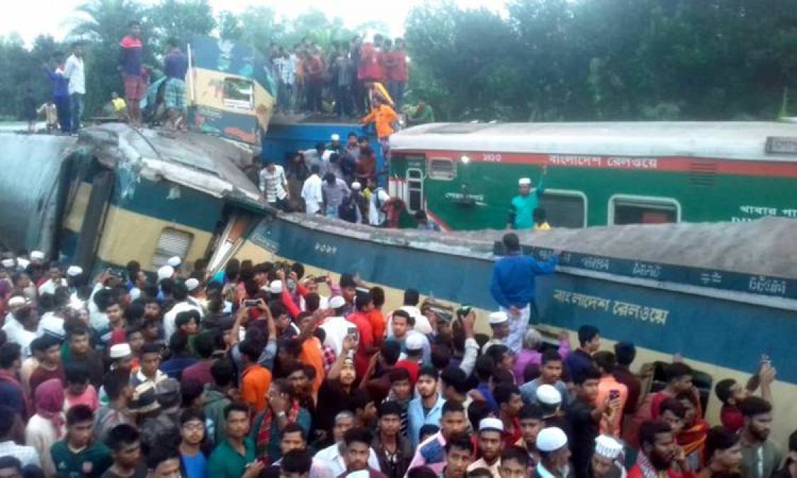 Two trains crashed while changing tracks, 15 passengers died, more than 50 injured