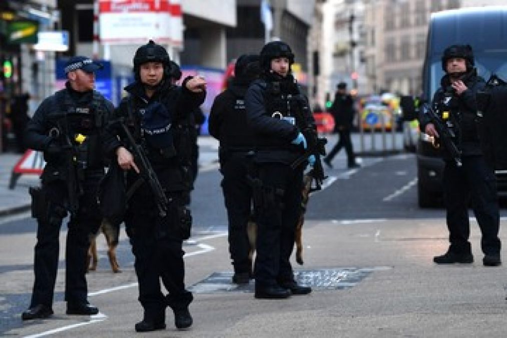 लंदन ब्रिज पर पूर्व आतंकवादी ने किया हमला, 6 घायल 1 की मौत