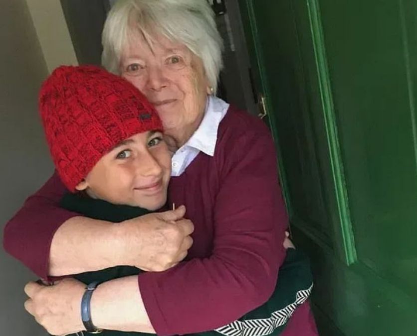 Grandson walks 1100 km from Italy to meet grandmother in 93 days