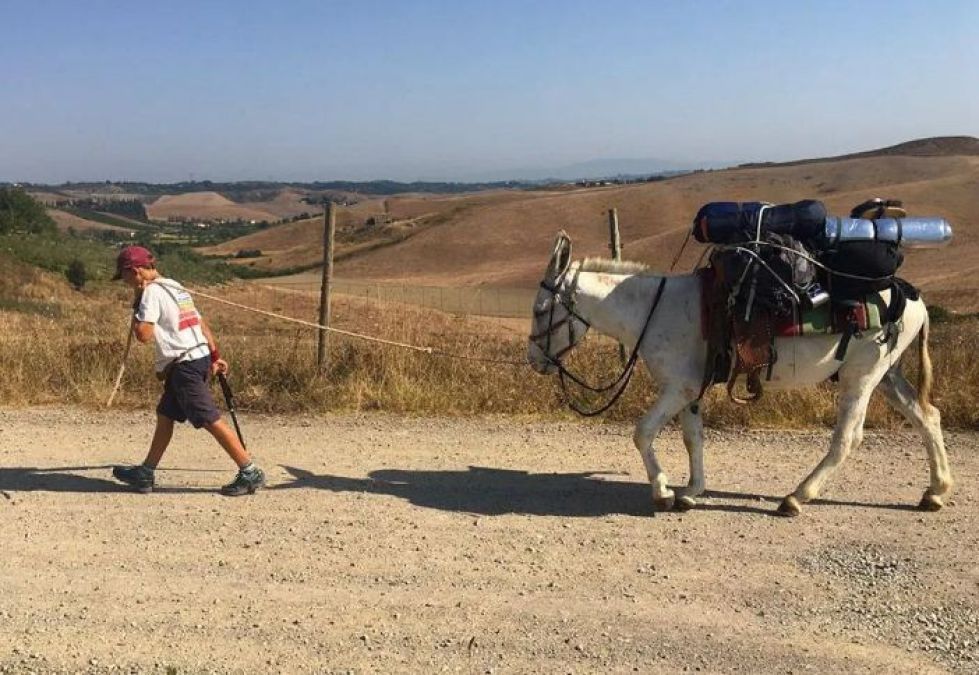 Grandson walks 1100 km from Italy to meet grandmother in 93 days