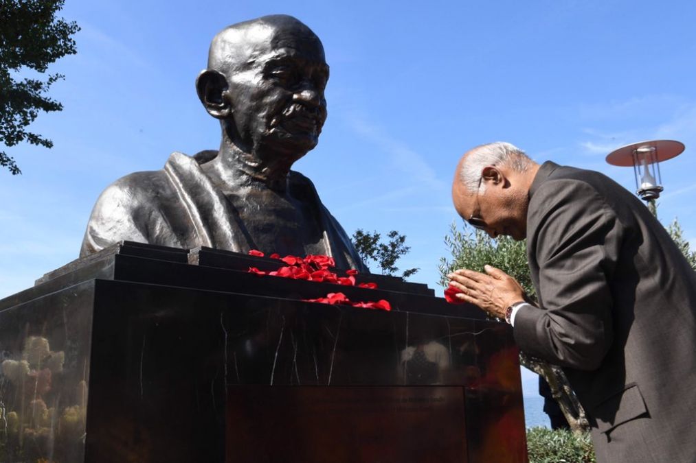 पांच दिवसीय फिलीपींस दौरे पर राष्ट्रपति कोविंद, मनिला में किया 'बापू' की प्रतिमा का अनावरण