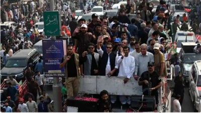 इमरान खान की रैली में दुखद हादसा, इंटरव्यू लेने गई पत्रकार की कंटेनर से कुचलकर मौत