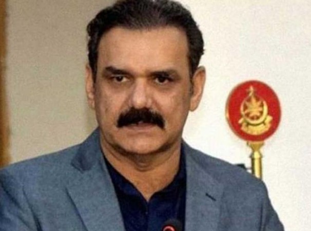 भ्रष्टाचार के आरोपों के बाद पाक पीएम इमरान खान के विशेष सलाहकार ने दिया इस्तीफा