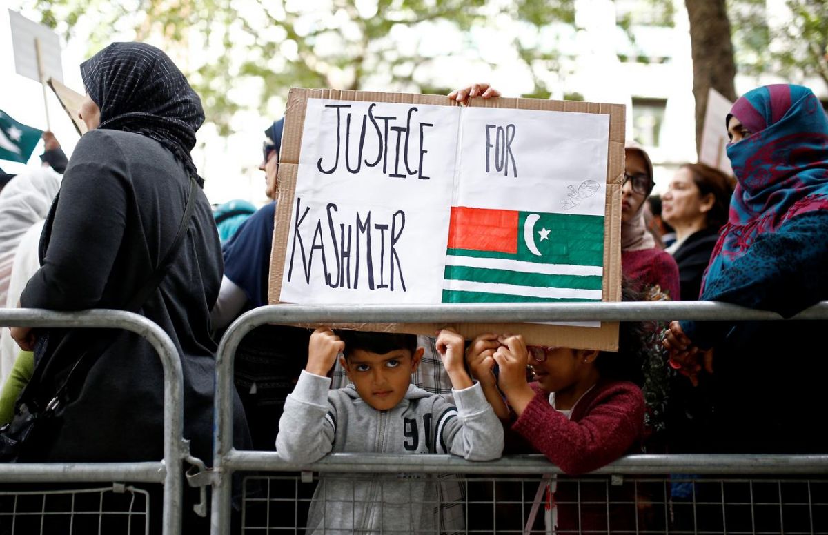 Indian High Commission in London targeted by thousands of Pakistani protesters