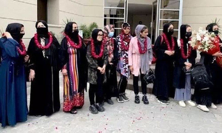 'इस्लाम में महिलाओं की खेलकूद हराम...', तालिबान से जान बचाकर 32 महिला फुटबॉलर पहुंची पाकिस्तान