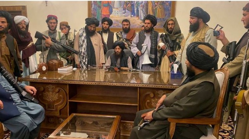 सरकार बनाई, पर चलाते नहीं आई... काबुल में राष्ट्रपति भवन के भीतर ही लड़ पड़े तालिबानी सरकार के मंत्री