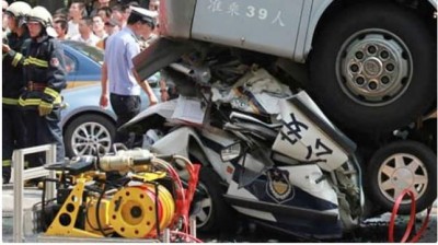 27 died and 20 injured as bus overturns in China