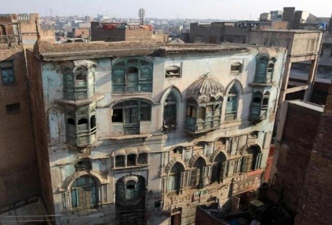 Khyber Pakhtunkhwa government to buy ancestral mansion of Raj Kapoor and Dilip Kumar