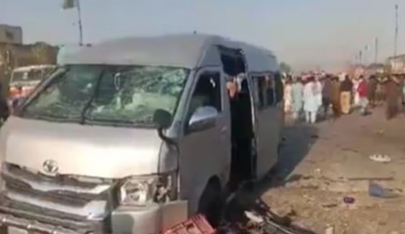 पाकिस्तान में जापानी नागरिकों की गाड़ी पर आत्मघाती हमला, जवाबी कार्रवाई में 2 आतंकी हुए ढेर