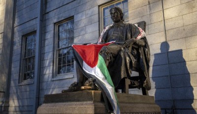हार्वर्ड यूनिवर्सिटी में अमेरिकी ध्वज की जगह लगा दिया फिलिस्तीनी झंडा, इजराइल विरोधी प्रदर्शनों में अब तक 900 गिरफ्तार