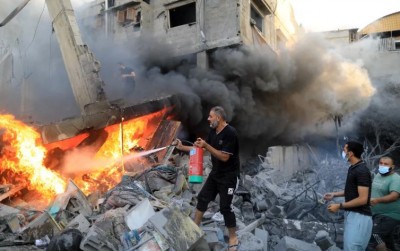 गाज़ा के खान यूनिस में रात को इजराइल की भीषण बमबारी, 71 लोगों की मौत, सैकड़ों घायल