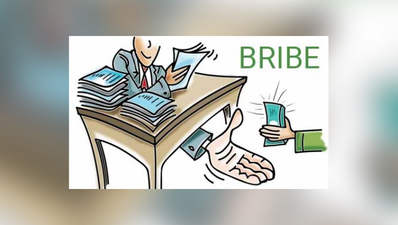 Assistant public prosecutor caught for taking bribe
