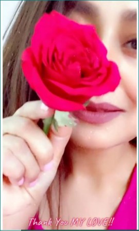 Neha Kakkar receives roses and chocolates on Rose Day, shares video
