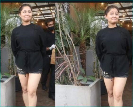 Rashmi Desai spotted wearing shorts at a restaurant