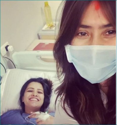 Ekta Kapoor wears sindoor when she reaches hospital to meet Anita
