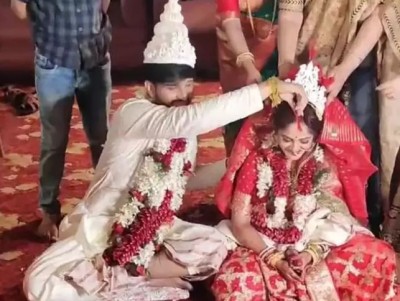 बंगाली अभिनेता नील भट्टाचार्य ने त्रिना साहा से की शादी, देखें तस्वीरें