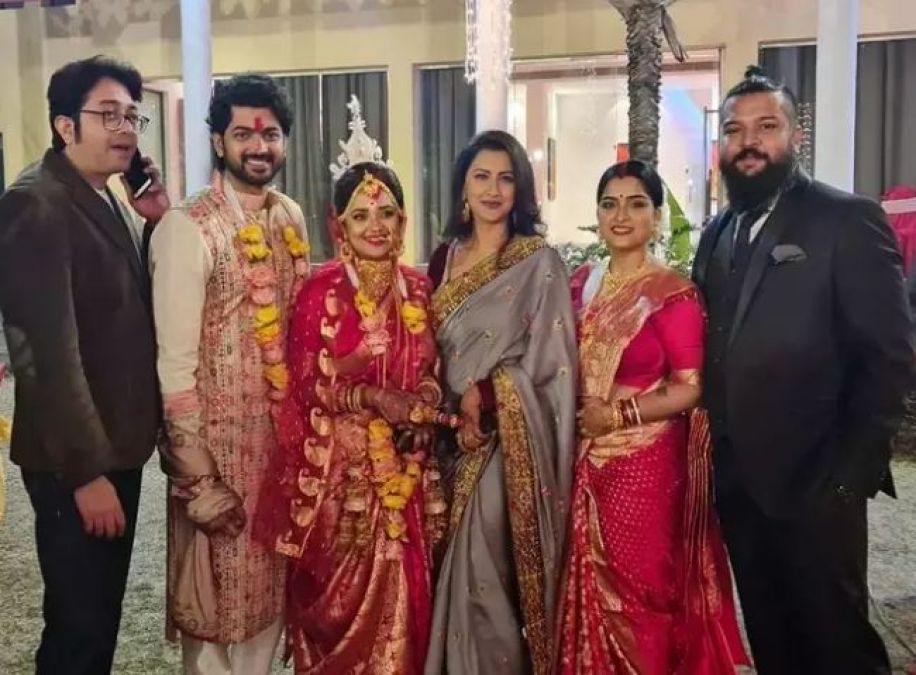 Mimi Dutta And Om Sahani Ties Knot In Traditional Ceremony, See Pics