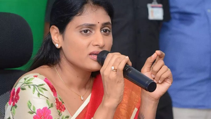 YS Sharmila promises ‘Rajanna Rajyam’; hints towards new party in Telangana