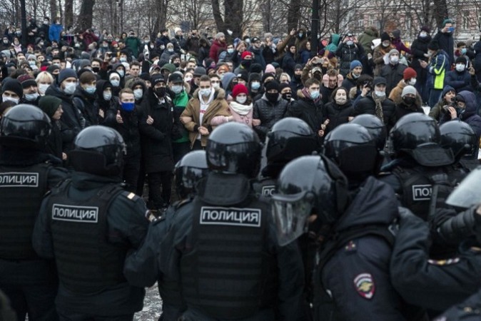 Detention of protesters at illegitimate rallies not repression: Kremlin