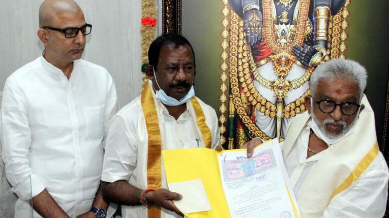 This devotee donated 20 crores of land for construction of temple in Tamil Nadu