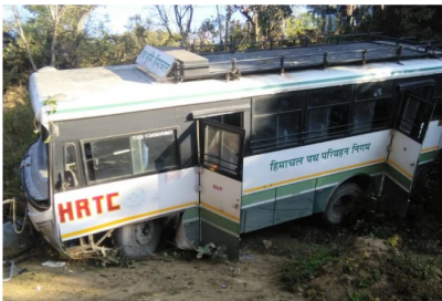 HRTC bus going to Pathankot fell into ditch, passengers injured