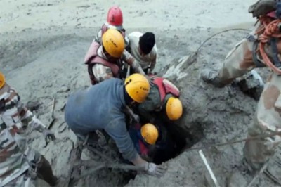 ग्लेशियर के फटने से 14 लोगों की हुई मौत, अब भी कई लापता