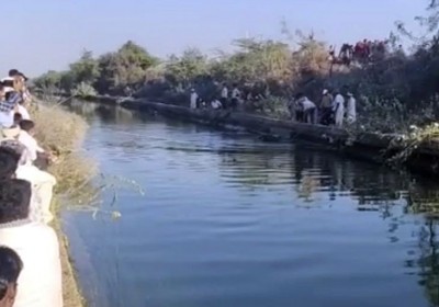 Couple jump in canal in Rajasthan