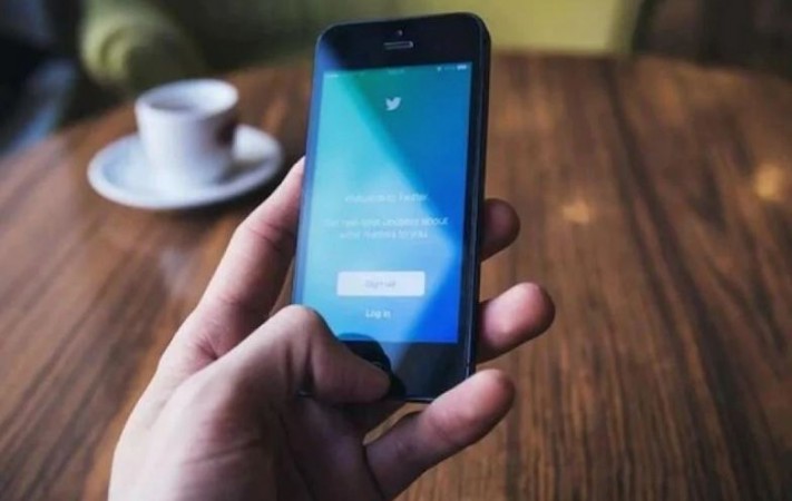 Twitter suspends more than 500 disputed accounts after govt's warning