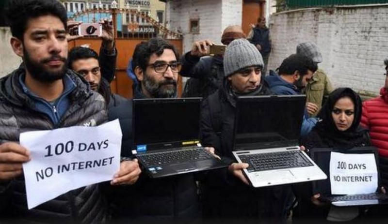 जम्मू-कश्मीर में डेढ़ साल बाद बहाल हुई 4G इंटरनेट सर्विस, अब्दुल्ला बोले- देर आए दुरुस्त आए