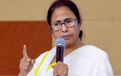 ममता का वार, कहा - PM किसान निधि योजना के तहत बंगाल को पैसा नहीं दे रही मोदी सरकार