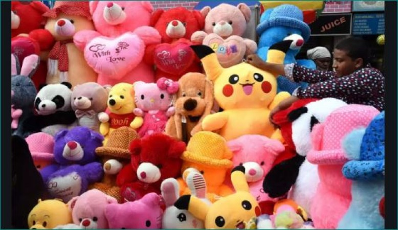 Happy Teddy Day: Give teddy bear according to color to express desires of heart